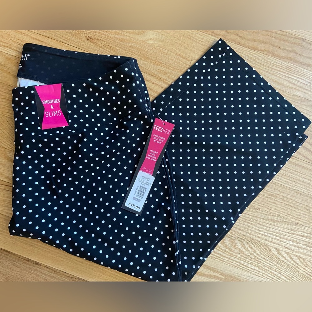 Women’s TeezHer Capri Leggings. Black w/White Polka Dots. NWT. Sz 1X